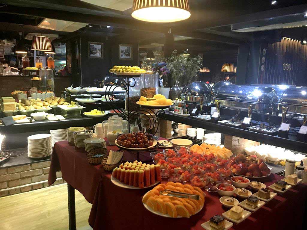Essence Palace Hotel & Spa breakfast