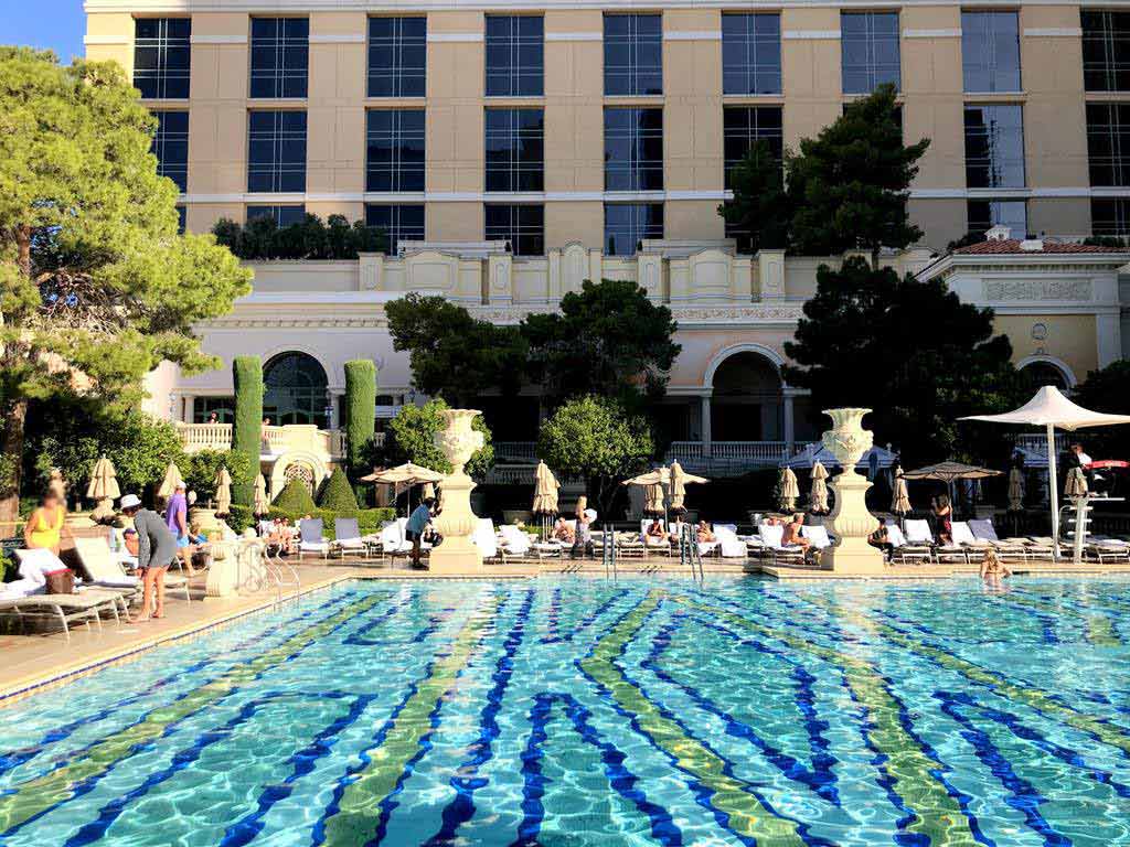 Swimming-pool-of-Bellagio-hotel