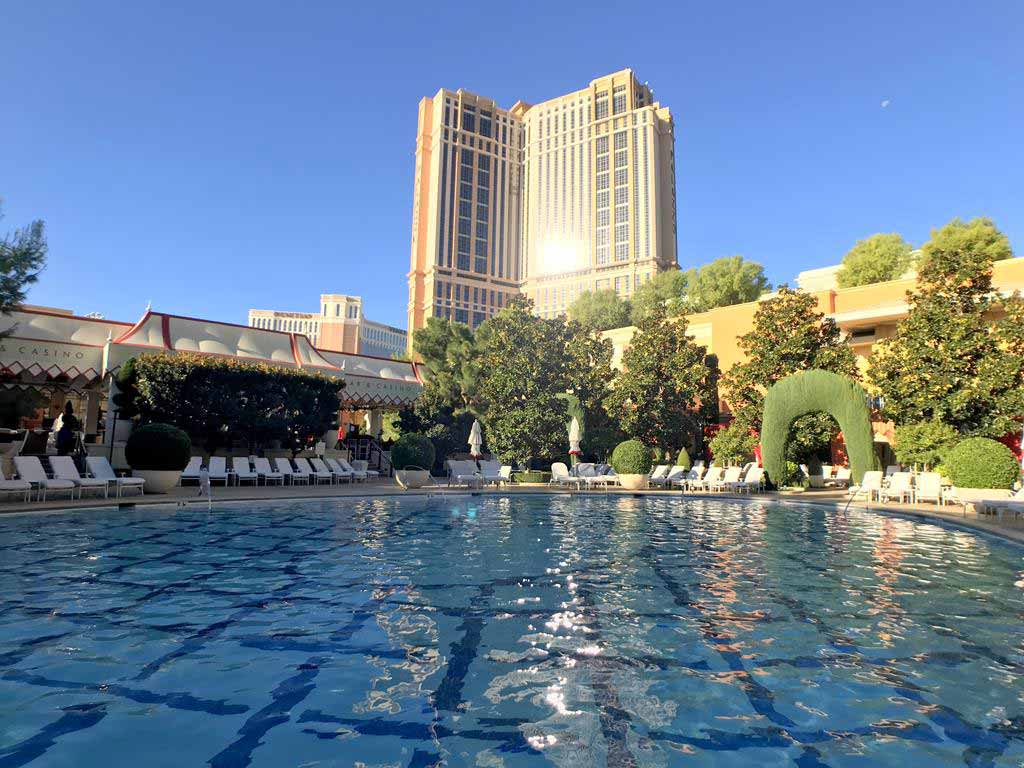 swimming pool of Wynn Las Vegas